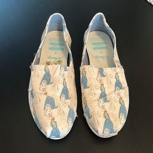 Toms Disney- Aurora Sleeping Beauty